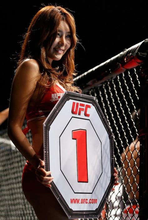 What tiny detail distracted fans in UFC octagon girls bathroom。